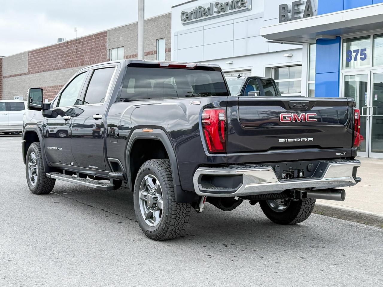 2025 GMC Sierra 2500 HD SLT DURAMAX 6.6L V8 WITH REMOTE START/ENTRY, HEATED SEATS, HEATED STEERING WHEEL, VENTILATED SEATS, BOSE SOUND SYSTEM, HD REAR VISION CAMERA Photo