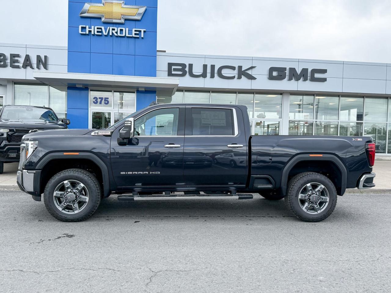 2025 GMC Sierra 2500 HD SLT DURAMAX 6.6L V8 WITH REMOTE START/ENTRY, HEATED SEATS, HEATED STEERING WHEEL, VENTILATED SEATS, BOSE SOUND SYSTEM, HD REAR VISION CAMERA Photo