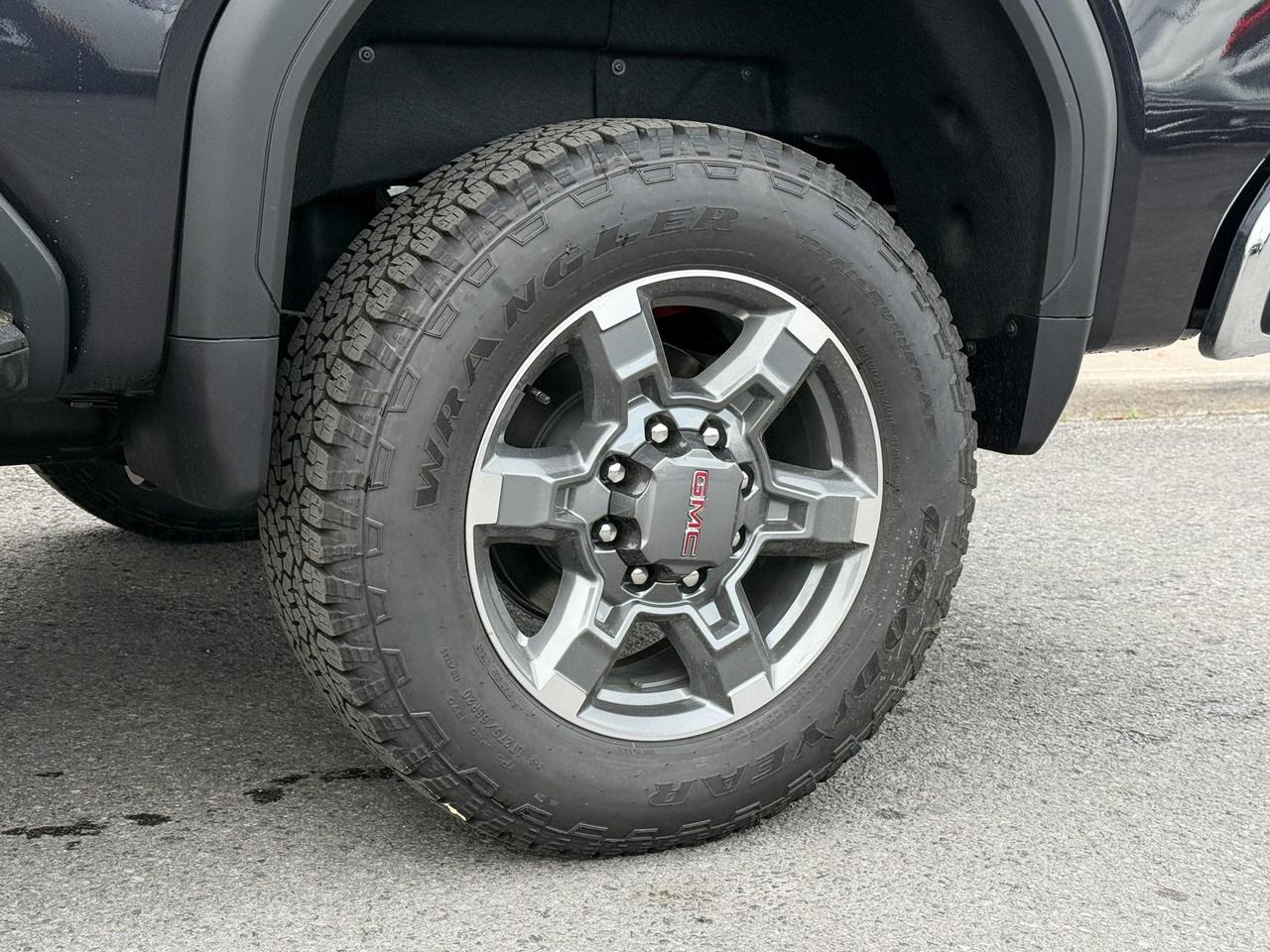 2025 GMC Sierra 2500 HD SLT DURAMAX 6.6L V8 WITH REMOTE START/ENTRY, HEATED SEATS, HEATED STEERING WHEEL, VENTILATED SEATS, BOSE SOUND SYSTEM, HD REAR VISION CAMERA Photo
