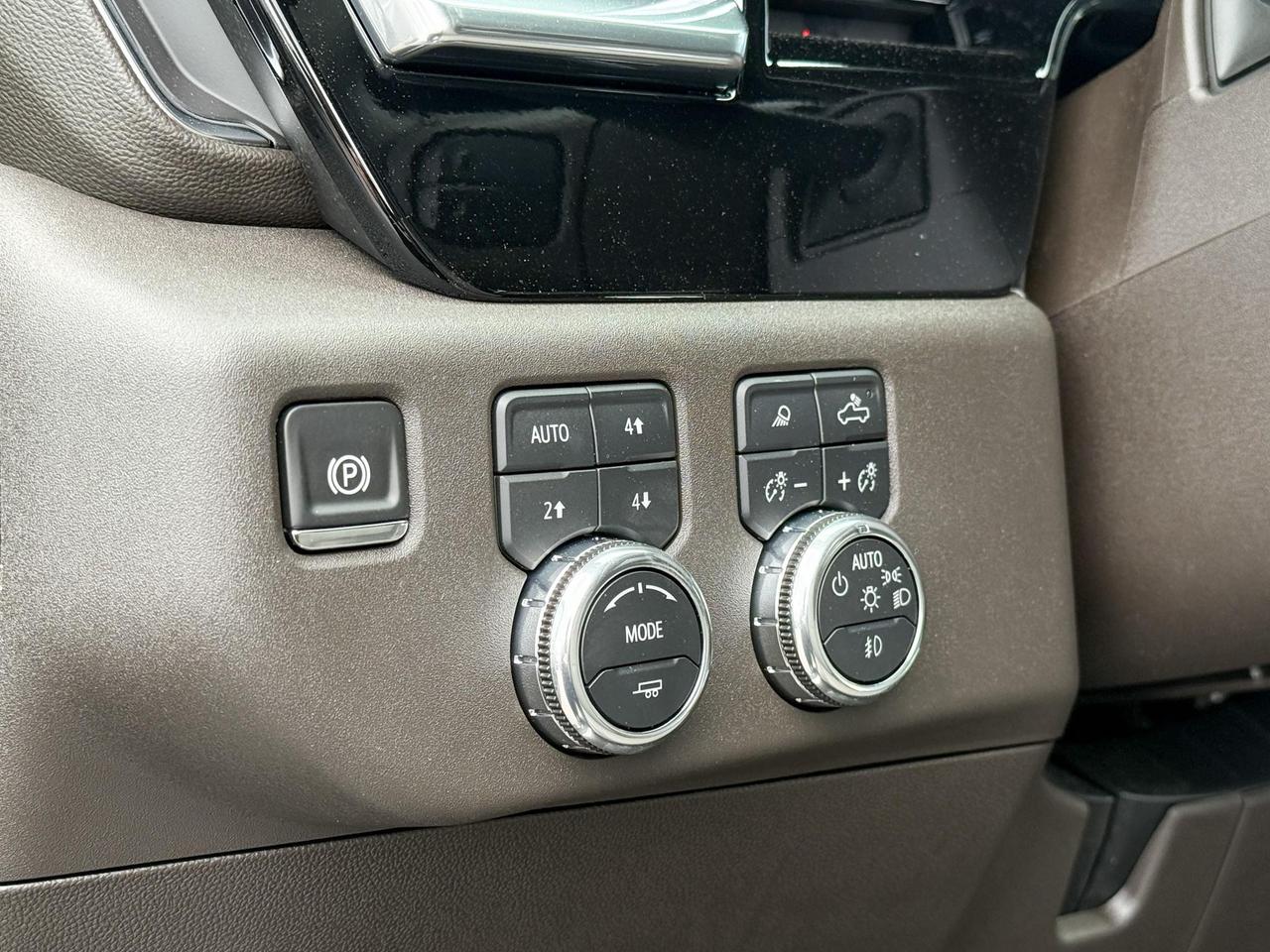 2025 GMC Sierra 2500 HD SLT DURAMAX 6.6L V8 WITH REMOTE START/ENTRY, HEATED SEATS, HEATED STEERING WHEEL, VENTILATED SEATS, BOSE SOUND SYSTEM, HD REAR VISION CAMERA Photo