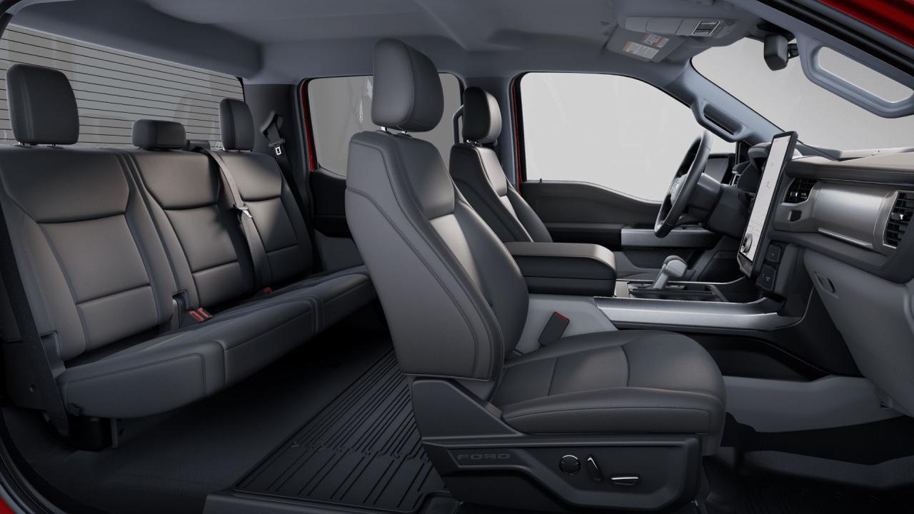 2025 Ford F-150 Lightning Flash™ Photo5
