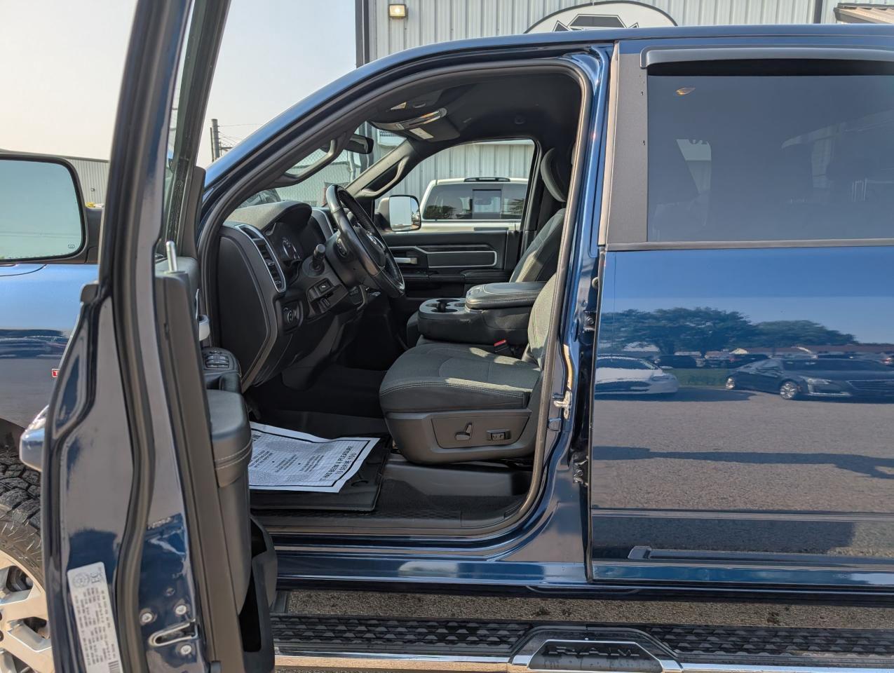 2022 RAM 3500 Big Horn - Photo #10