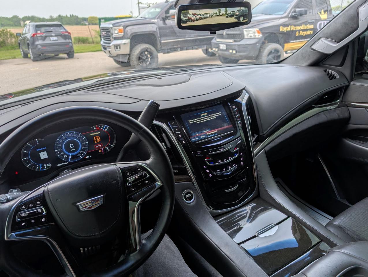 2017 Cadillac Escalade Platinum - Photo #8