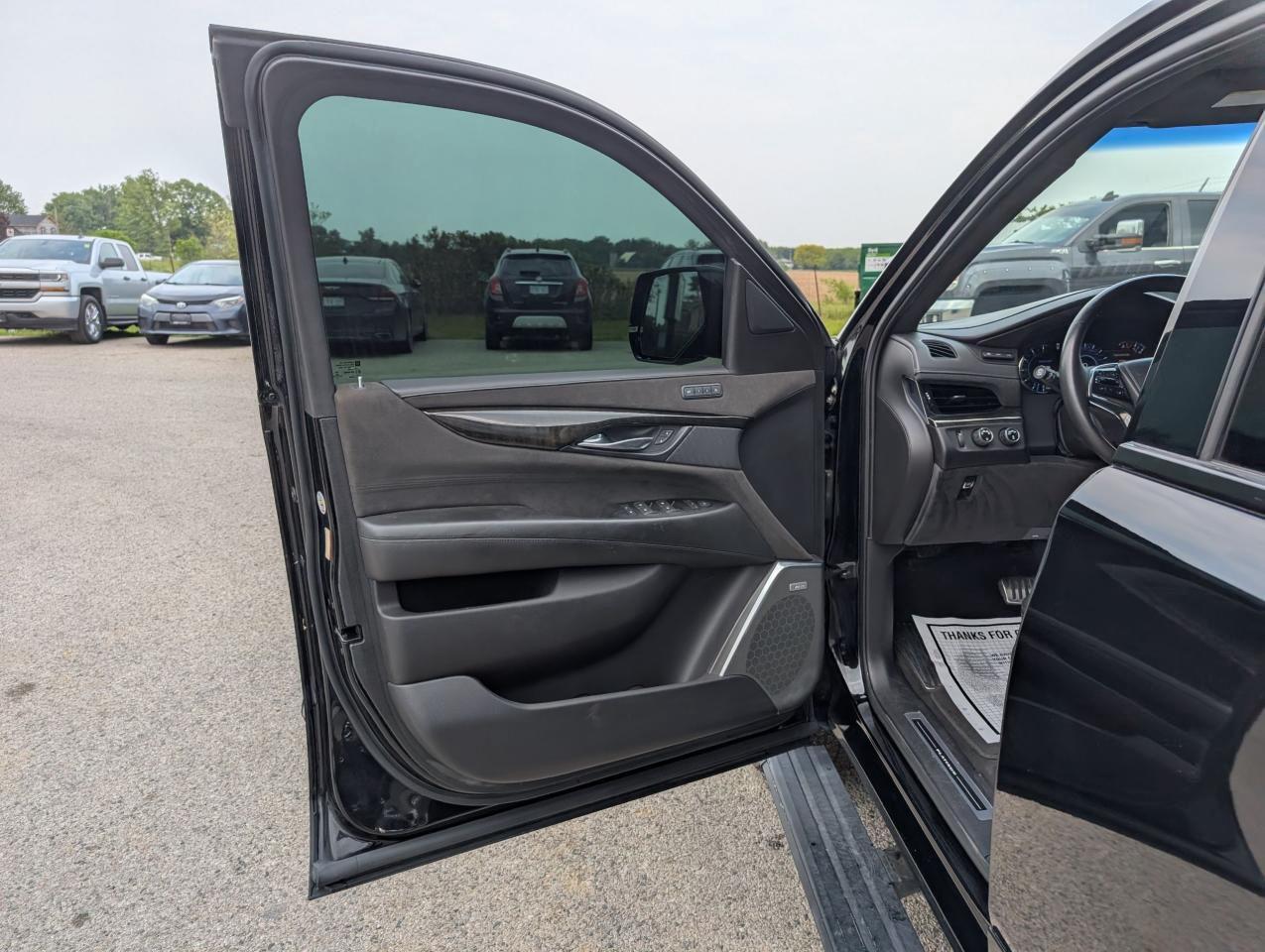 2017 Cadillac Escalade Platinum - Photo #11
