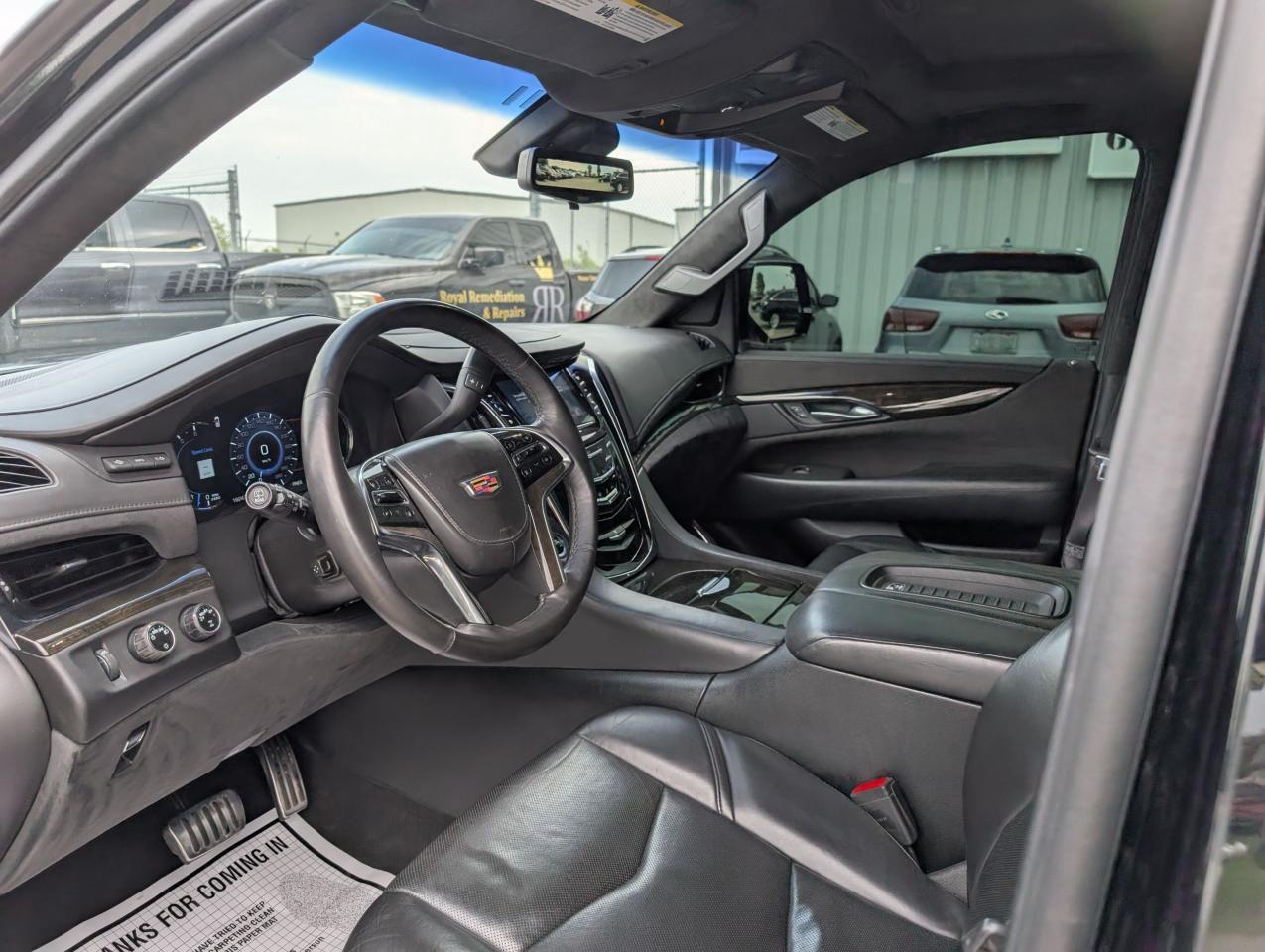 2017 Cadillac Escalade Platinum - Photo #12