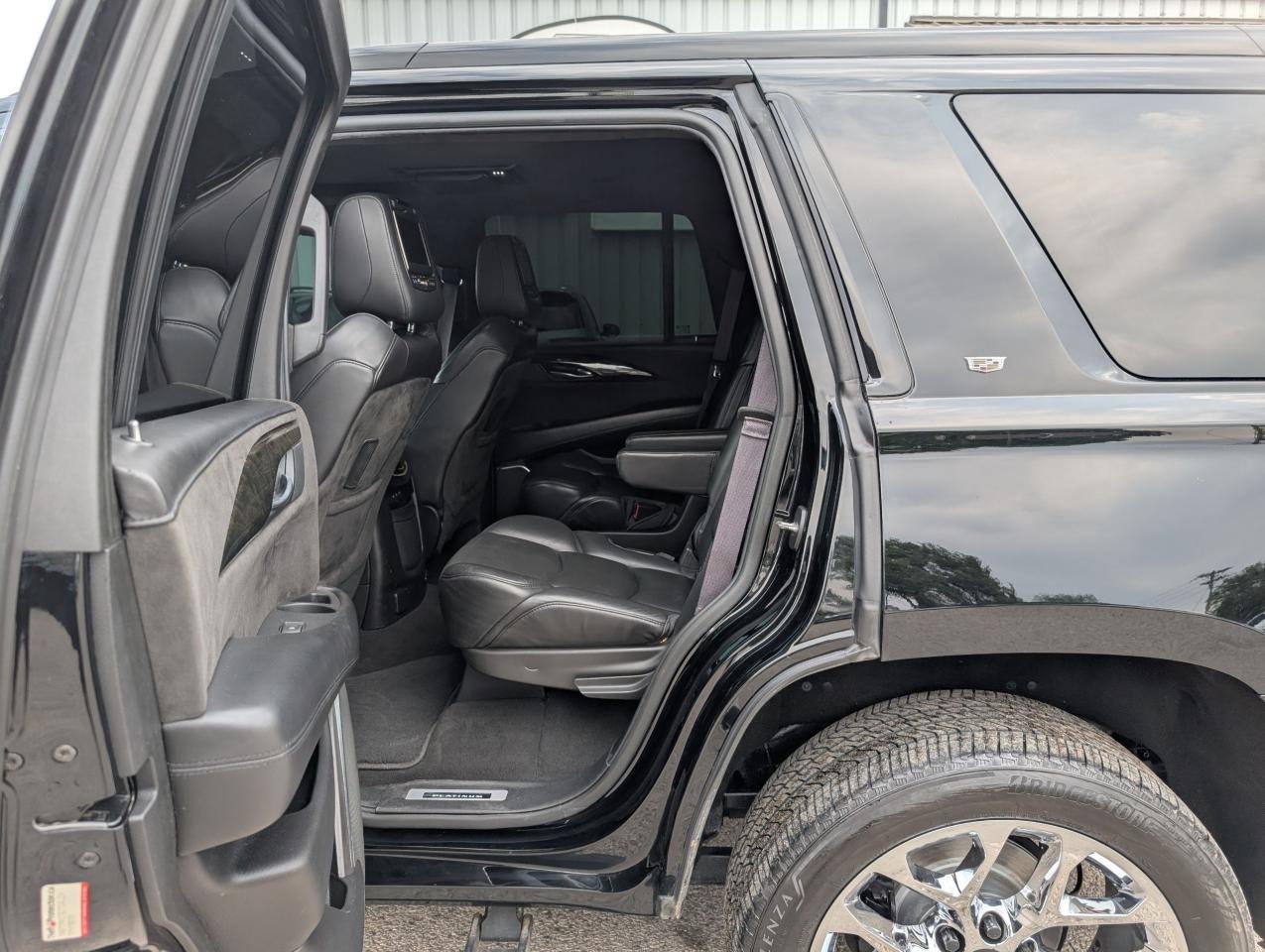 2017 Cadillac Escalade Platinum - Photo #14