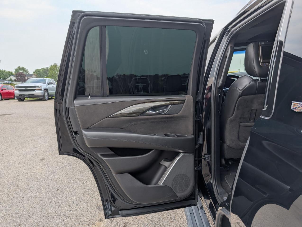 2017 Cadillac Escalade Platinum - Photo #15