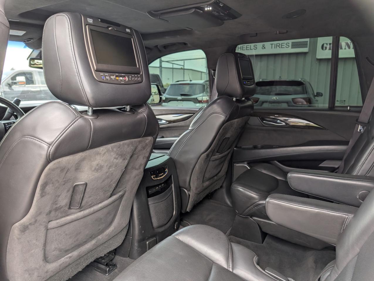 2017 Cadillac Escalade Platinum - Photo #17