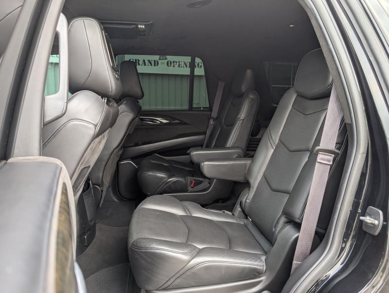 2017 Cadillac Escalade Platinum - Photo #16