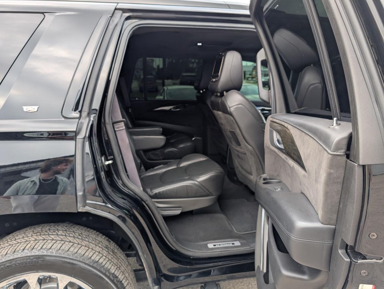 2017 Cadillac Escalade Platinum - Photo #21
