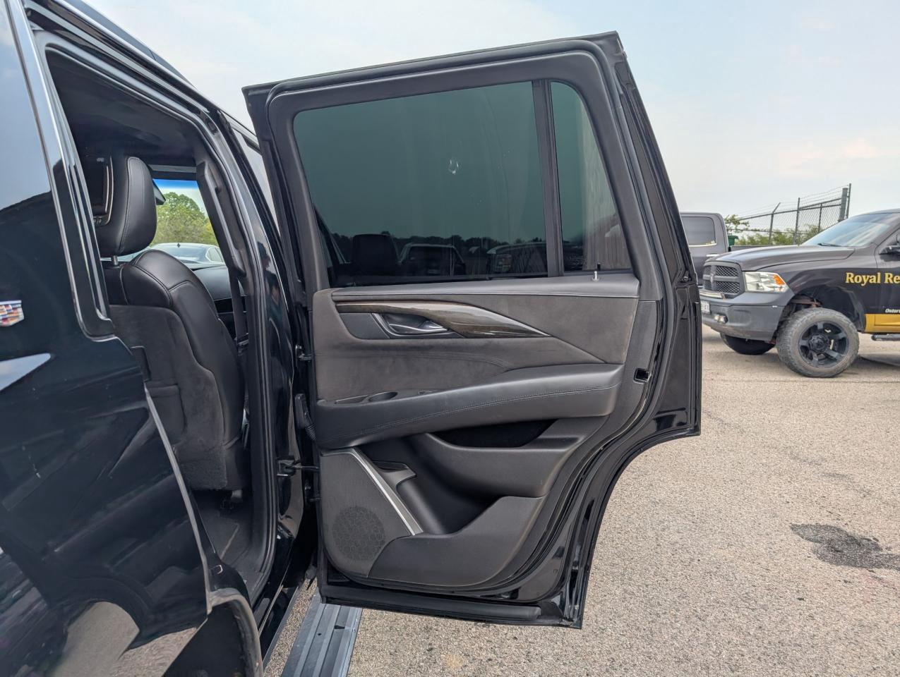 2017 Cadillac Escalade Platinum - Photo #22