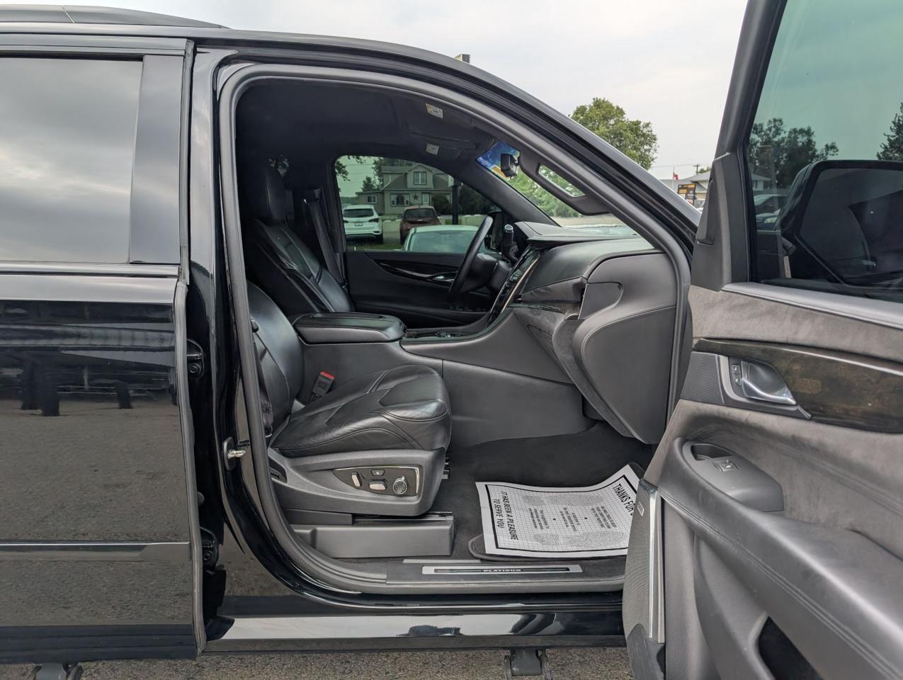 2017 Cadillac Escalade Platinum - Photo #24