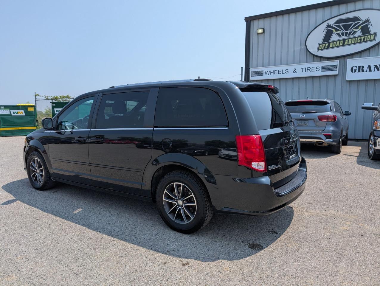2016 Dodge Grand Caravan SXT Premium Plus - Photo #2