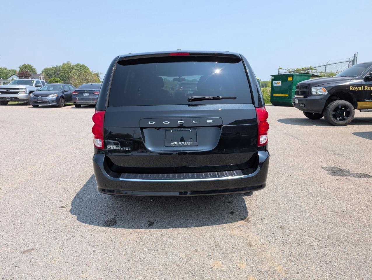 2016 Dodge Grand Caravan SXT Premium Plus - Photo #3