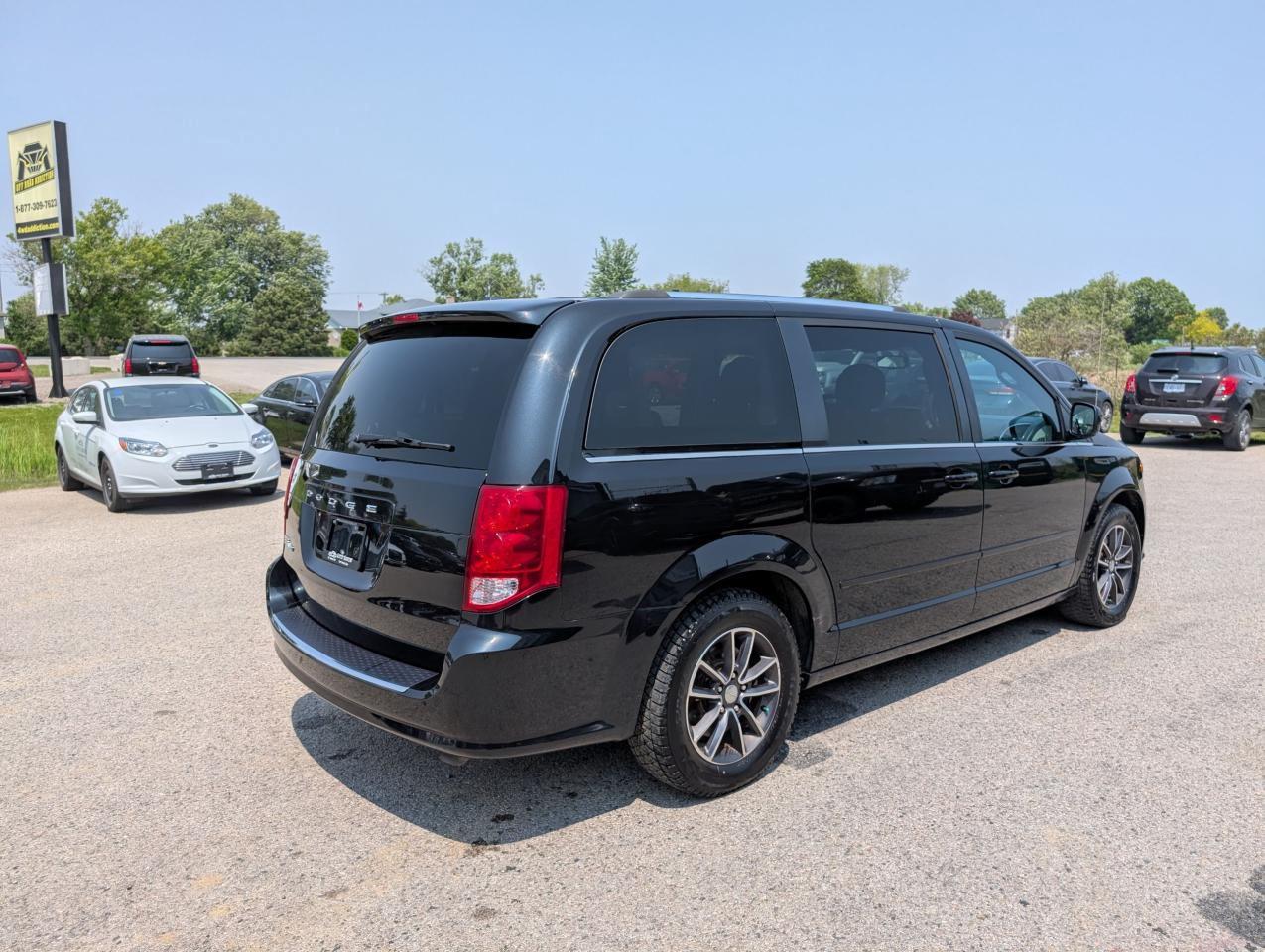 2016 Dodge Grand Caravan SXT Premium Plus - Photo #4