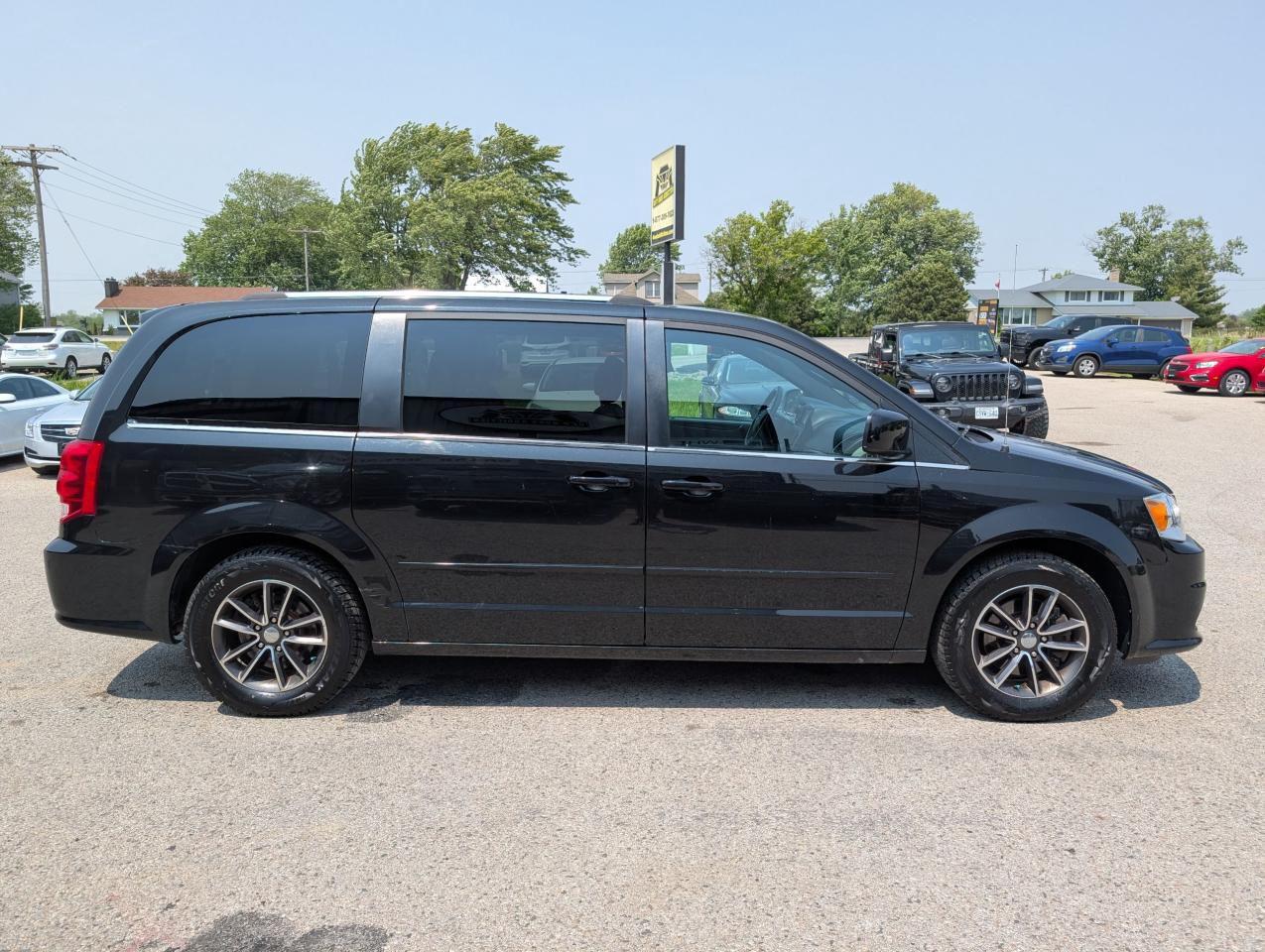 2016 Dodge Grand Caravan SXT Premium Plus - Photo #5