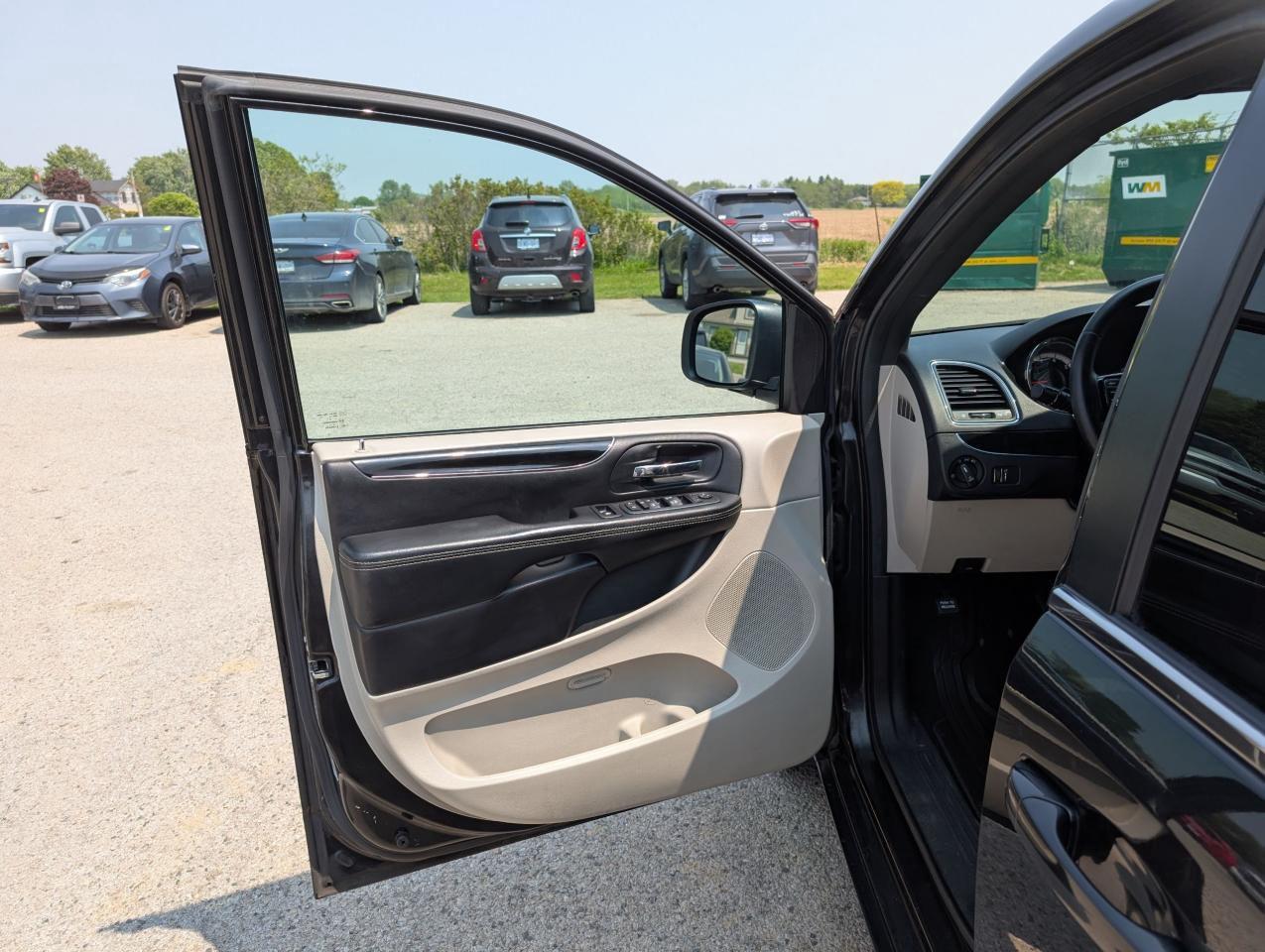 2016 Dodge Grand Caravan SXT Premium Plus - Photo #11