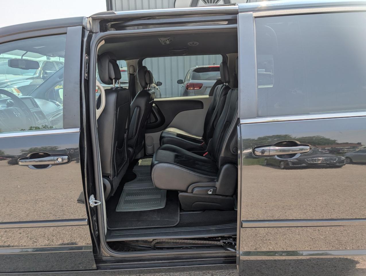 2016 Dodge Grand Caravan SXT Premium Plus - Photo #14