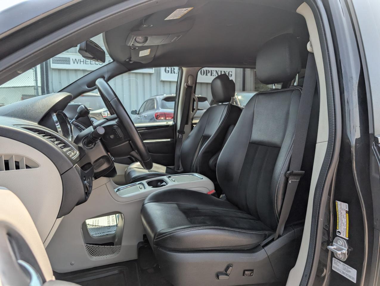 2016 Dodge Grand Caravan SXT Premium Plus - Photo #13