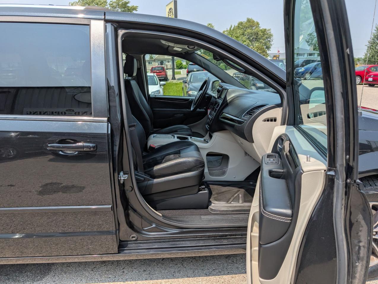 2016 Dodge Grand Caravan SXT Premium Plus - Photo #23