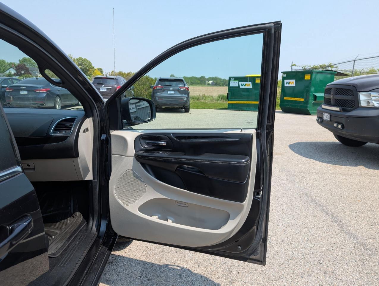 2016 Dodge Grand Caravan SXT Premium Plus - Photo #24