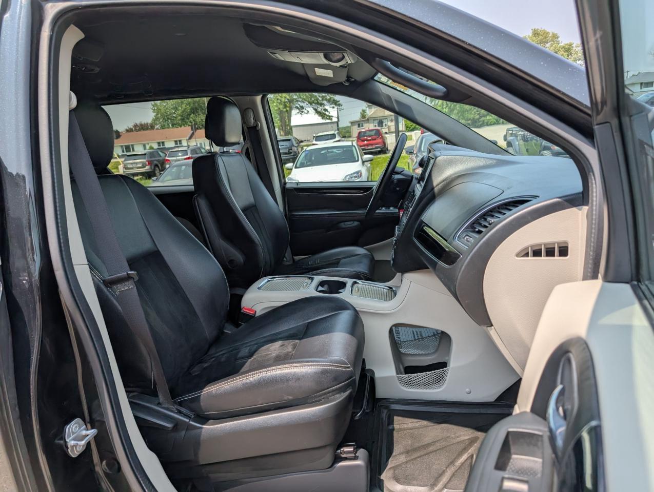 2016 Dodge Grand Caravan SXT Premium Plus - Photo #26