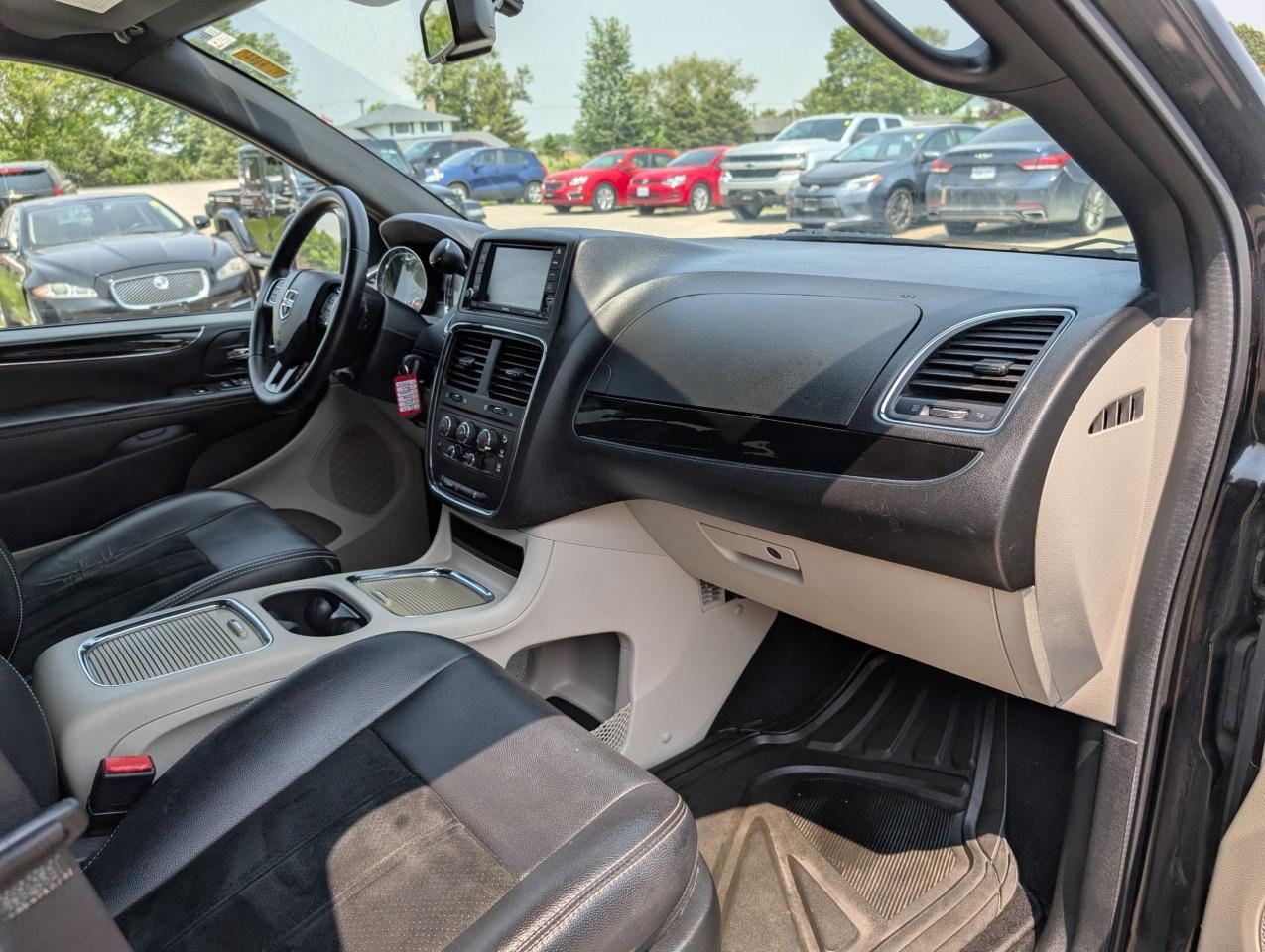 2016 Dodge Grand Caravan SXT Premium Plus - Photo #25