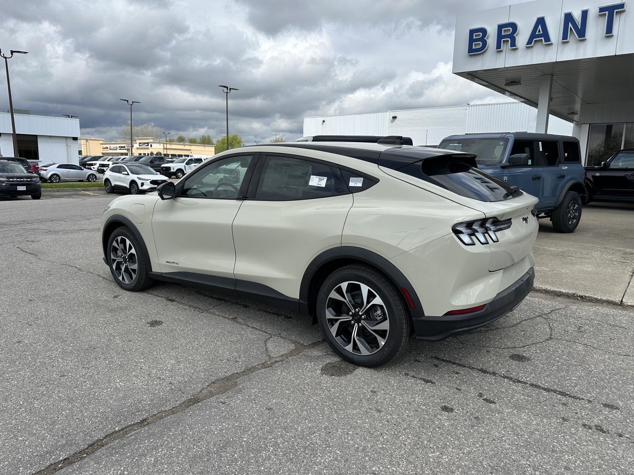 2025 Ford Mustang Mach-E Select Photo3