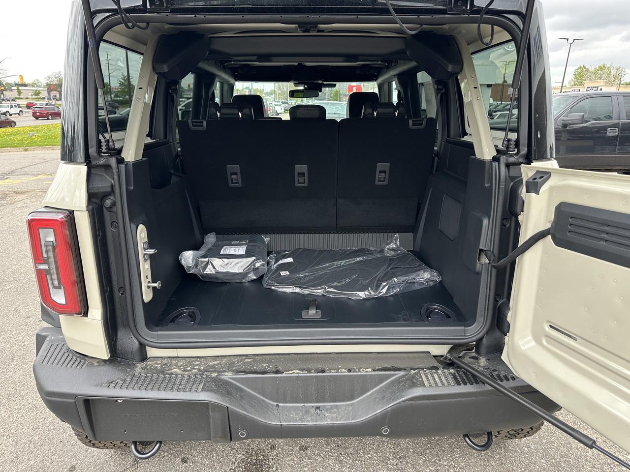 2025 Ford Bronco BADLANDS/COMPANY DEMO/ DESERT SAND! Photo