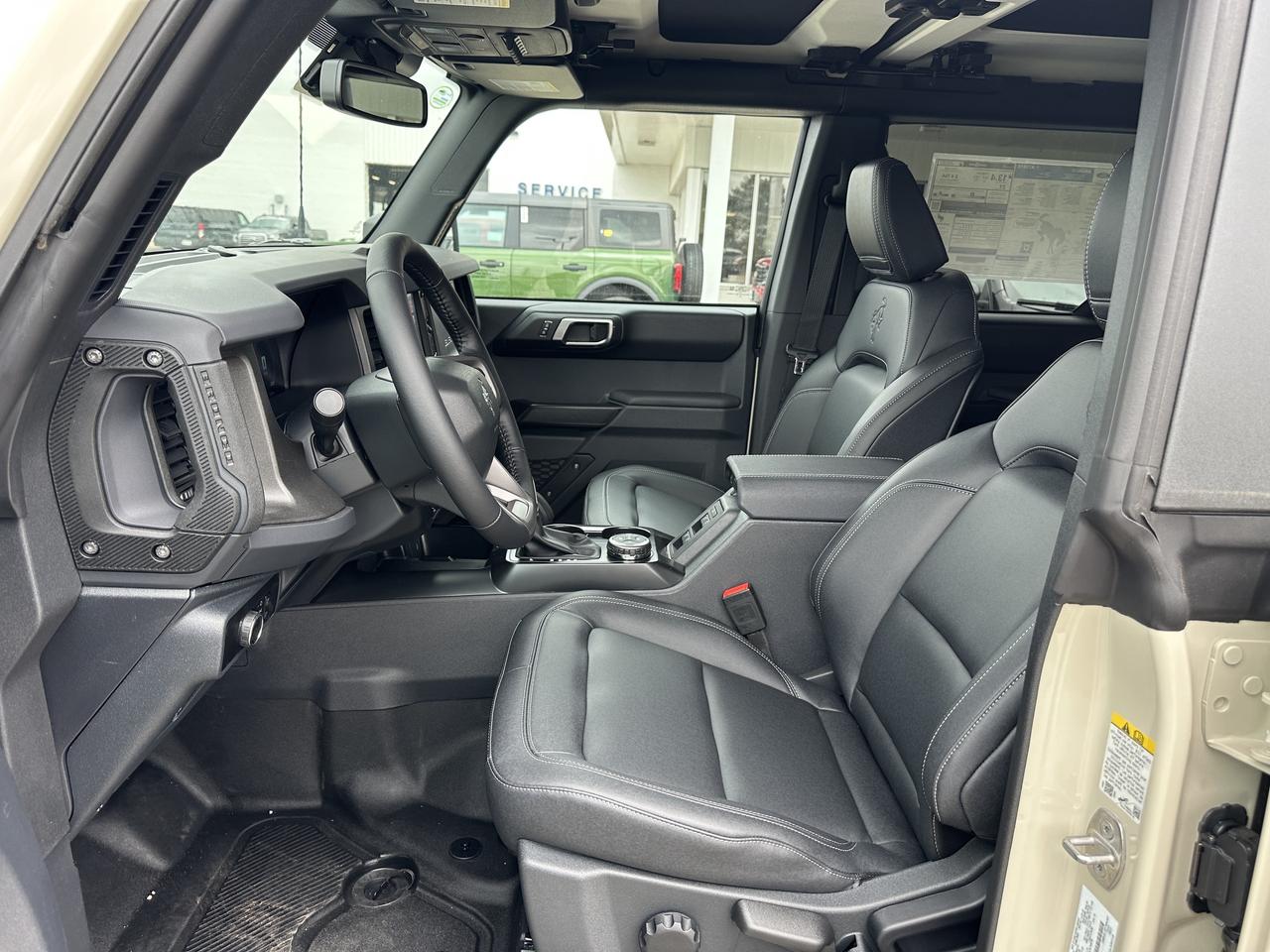 2025 Ford Bronco BADLANDS/COMPANY DEMO/ DESERT SAND! Photo