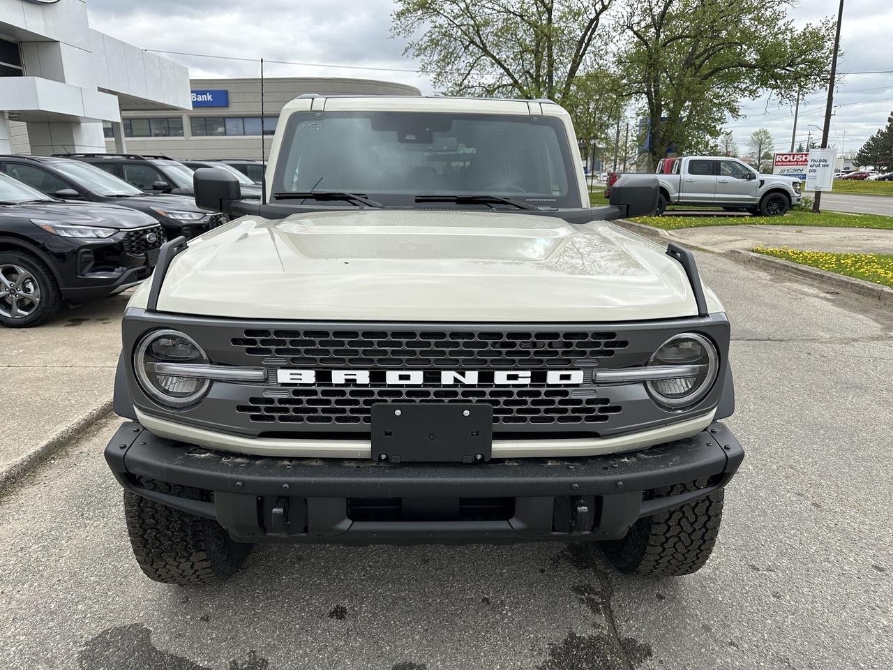 2025 Ford Bronco BADLANDS/COMPANY DEMO/ DESERT SAND! Photo
