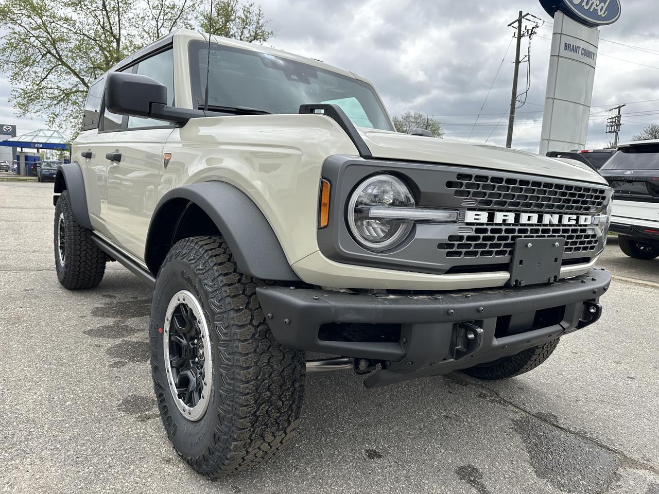2025 Ford Bronco BADLANDS/COMPANY DEMO/ DESERT SAND! Photo