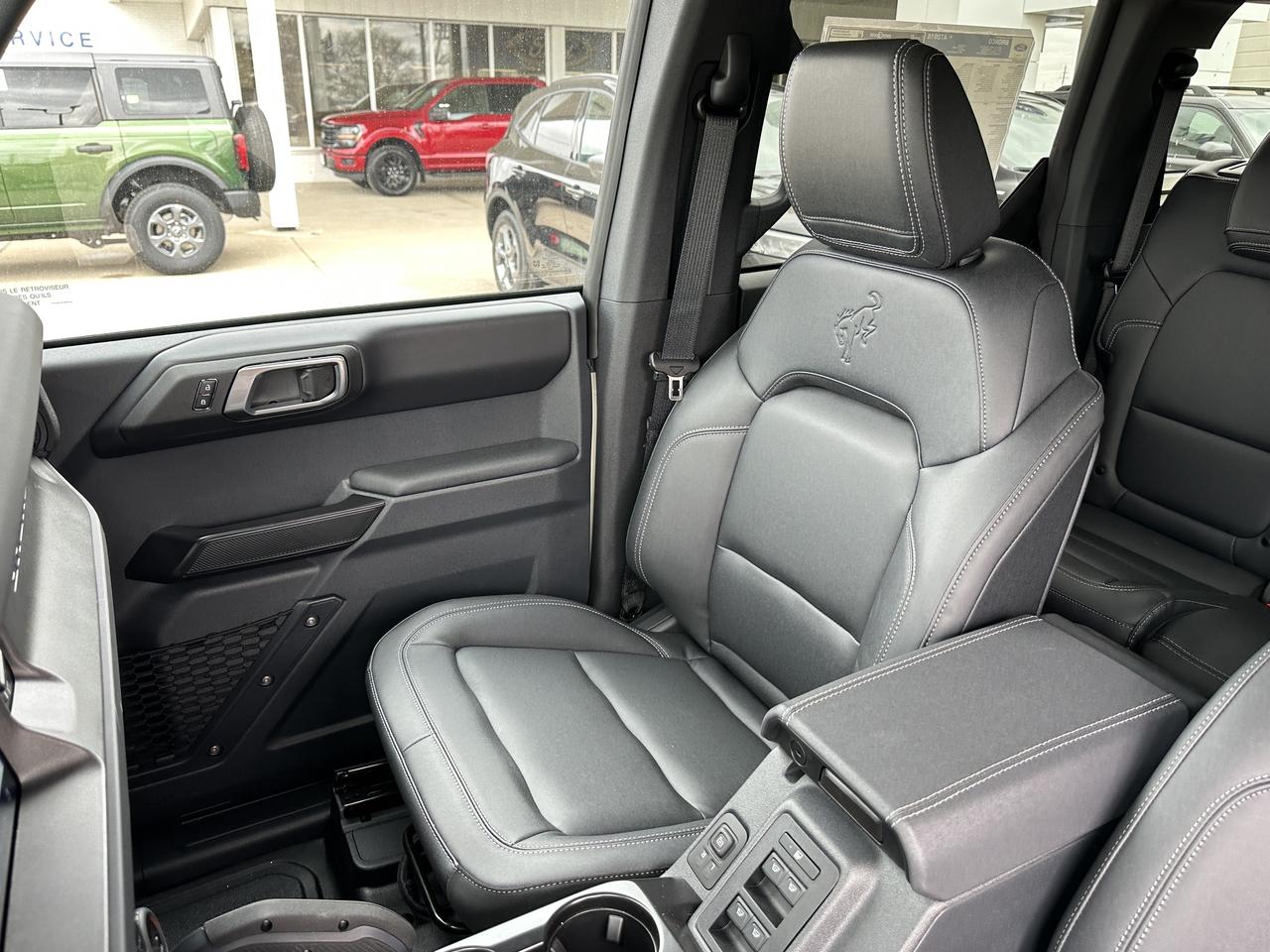 2025 Ford Bronco BADLANDS/COMPANY DEMO/ DESERT SAND! Photo