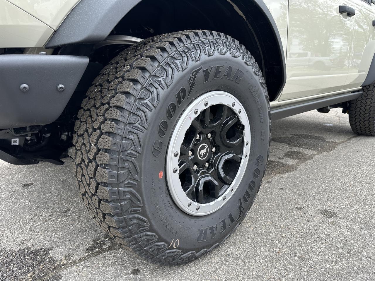 2025 Ford Bronco BADLANDS/COMPANY DEMO/ DESERT SAND! Photo