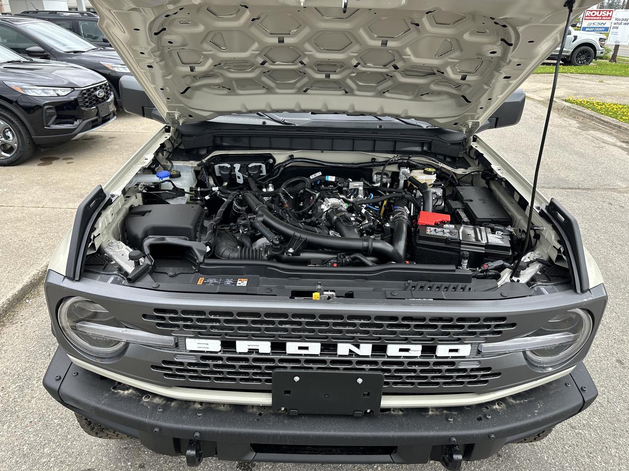 2025 Ford Bronco BADLANDS/COMPANY DEMO/ DESERT SAND! Photo