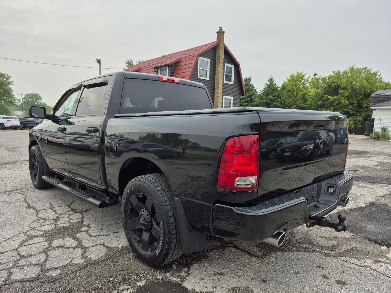 2016 RAM 1500 Crew Cab 140.5" Tradesman Photo5