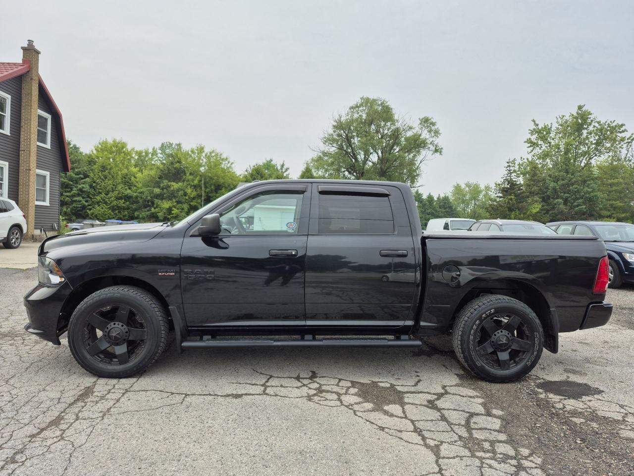 2016 RAM 1500 Crew Cab 140.5" Tradesman Photo7
