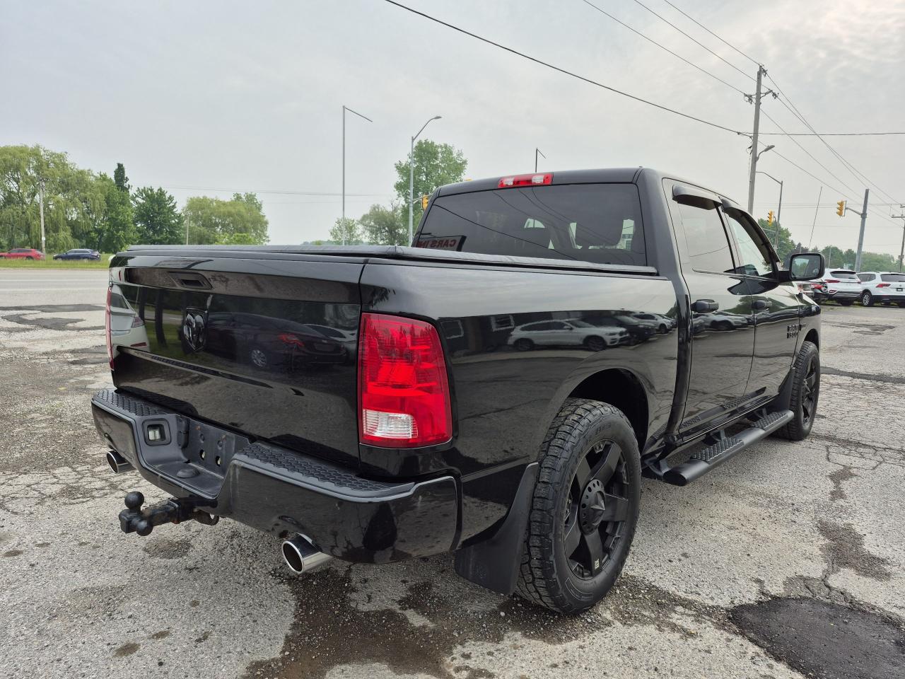 2016 RAM 1500 Crew Cab 140.5" Tradesman Photo3