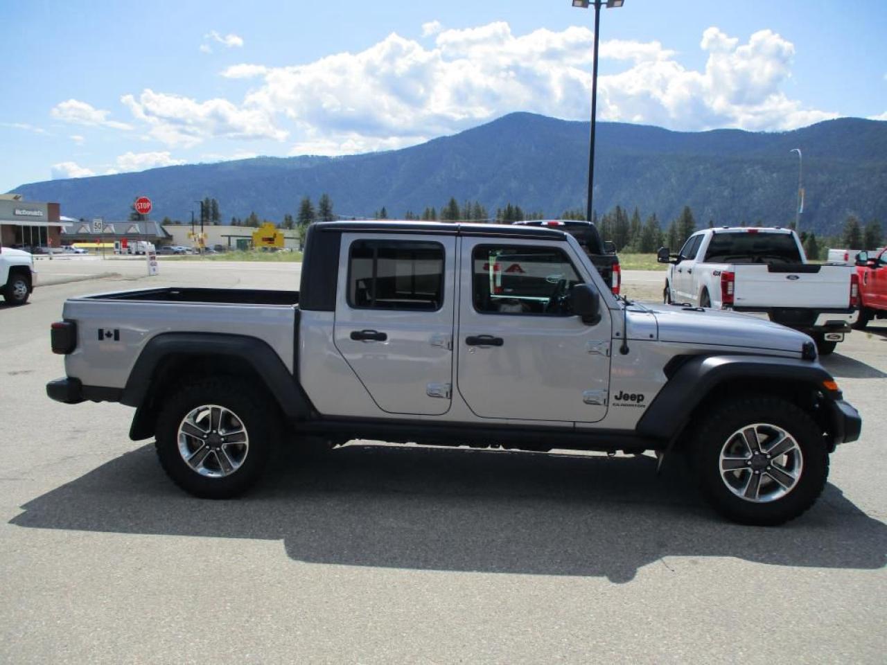 2020 Jeep Gladiator Sport 4x4 Photo3