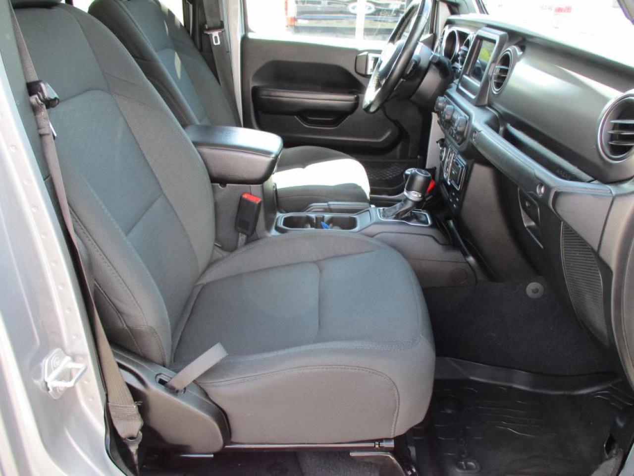 2020 Jeep Gladiator Sport 4x4 Photo13