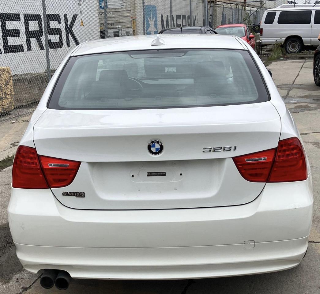 2011 BMW 3 Series 328i xDrive Executive Edition - Photo #4