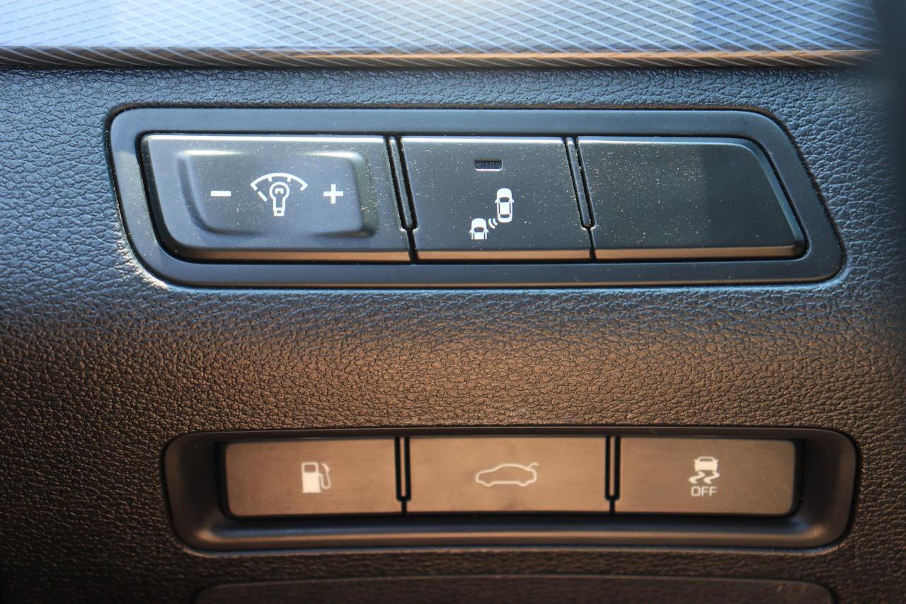 2016 Hyundai Sonata Hybrid Limited | Leather | Roof | Nav | Cam | Alloys ++ Photo64