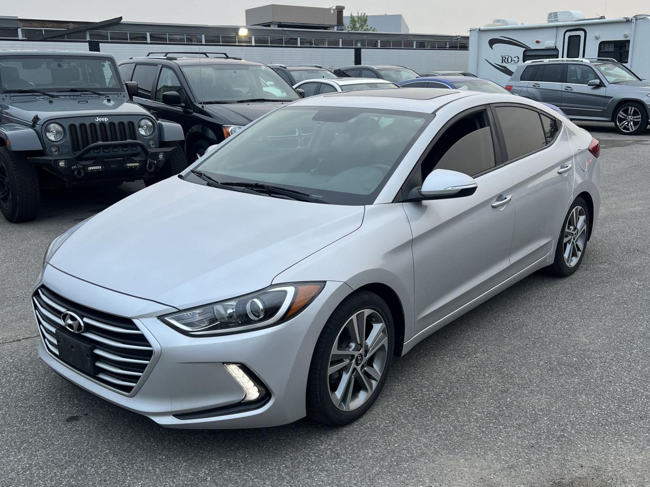 2017 Hyundai Elantra GLS | Auto | Sunroof | Reverse Cam | Bluetooth ++ Photo16