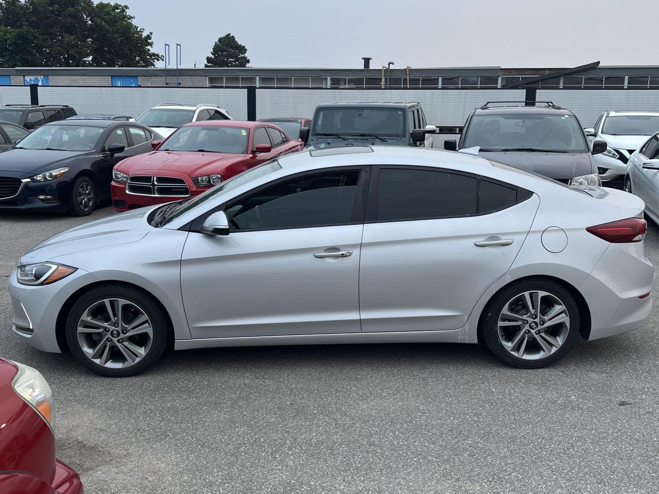2017 Hyundai Elantra GLS | Auto | Sunroof | Reverse Cam | Bluetooth ++ Photo18