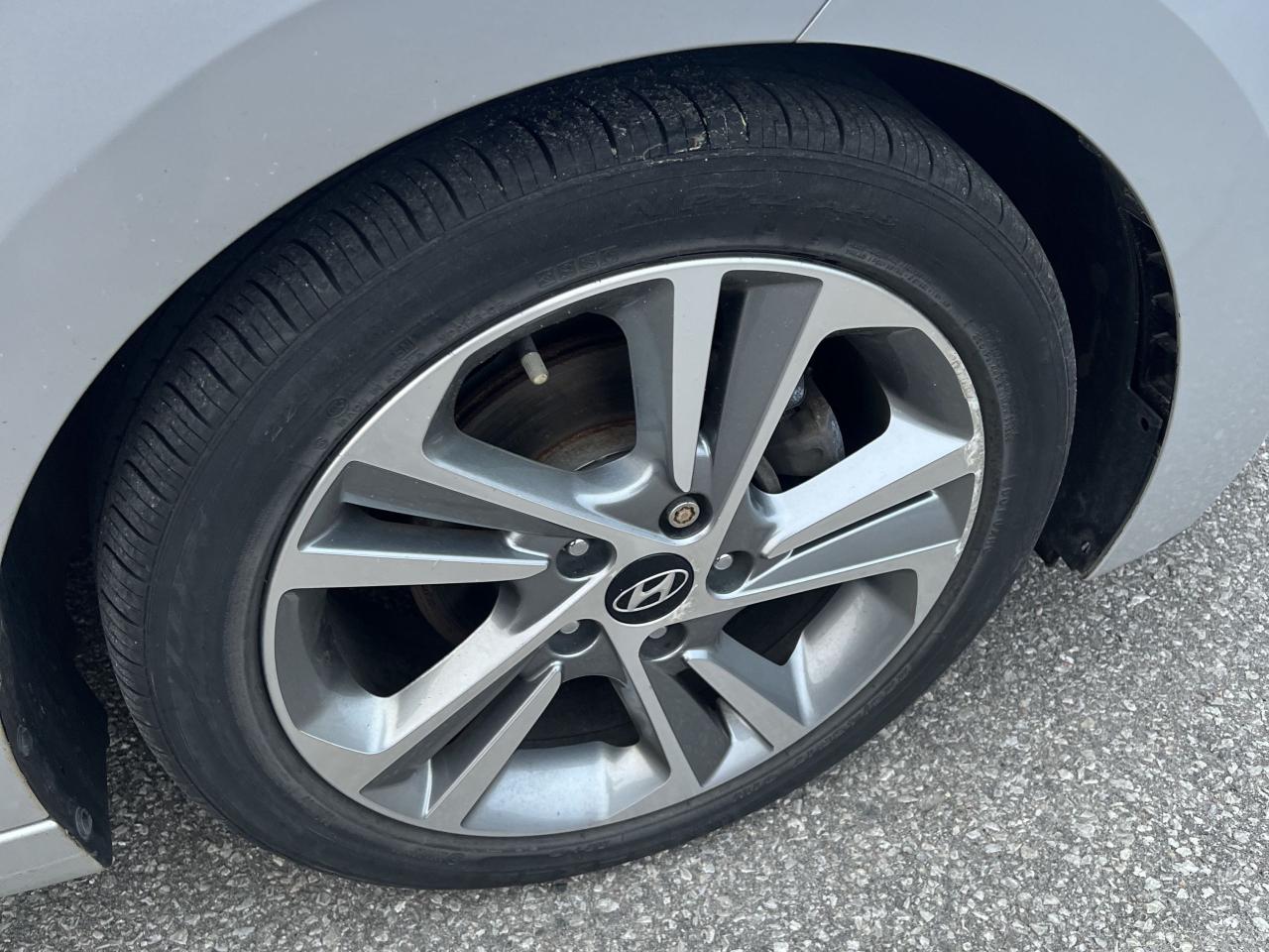 2017 Hyundai Elantra GLS | Auto | Sunroof | Reverse Cam | Bluetooth ++ Photo21