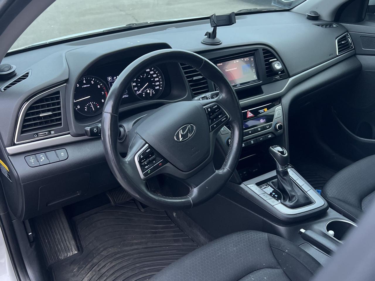 2017 Hyundai Elantra GLS | Auto | Sunroof | Reverse Cam | Bluetooth ++ Photo24