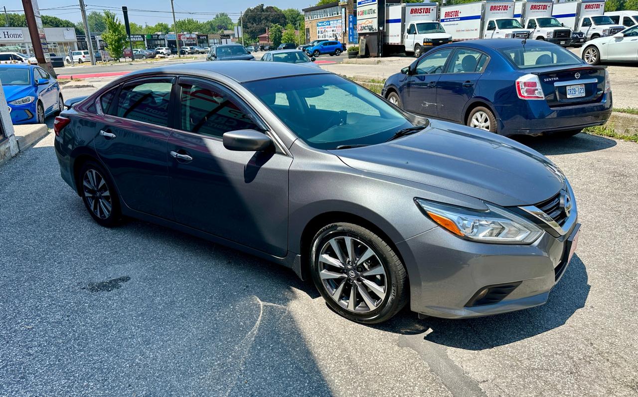 2017 Nissan Altima 2.5 SV Photo3
