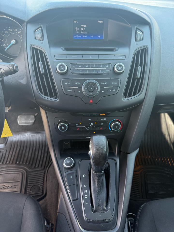 2017 Ford Focus HB SE Photo14