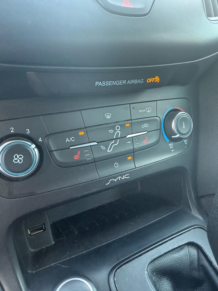 2017 Ford Focus HB SE Photo16