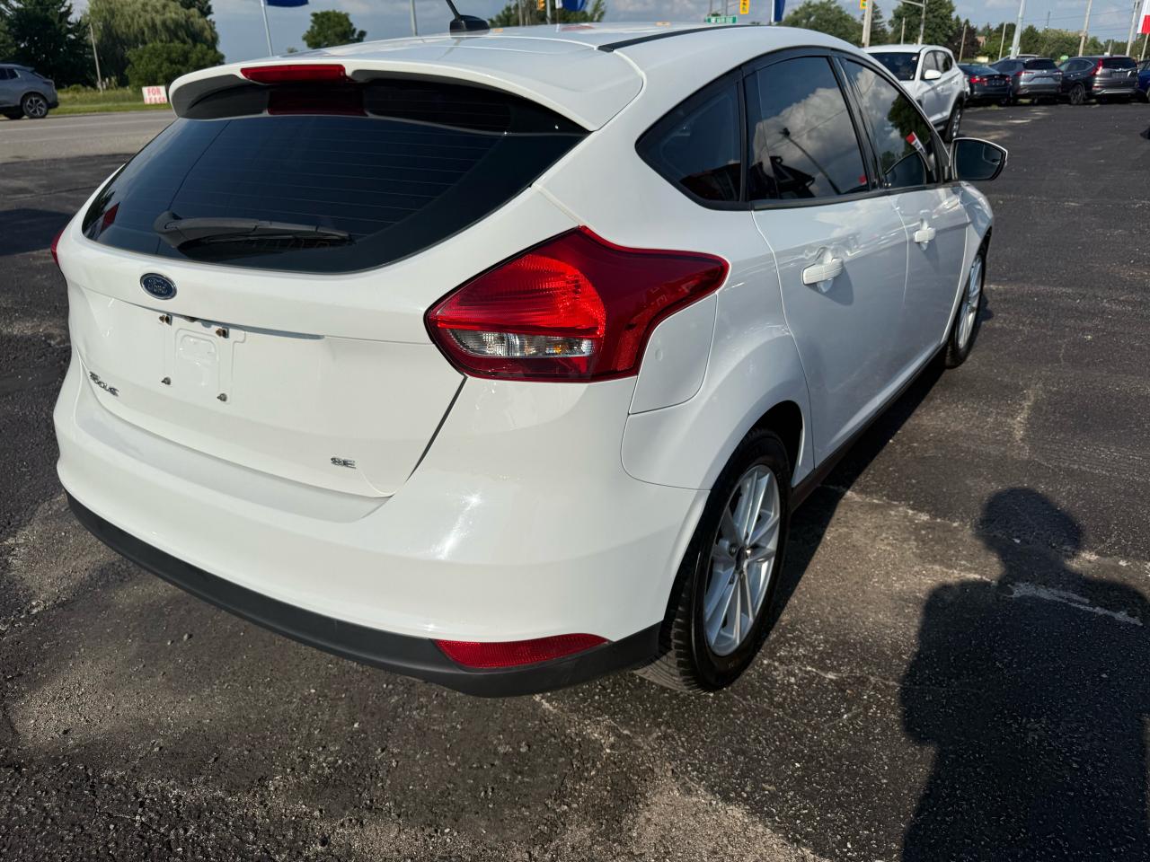 2017 Ford Focus HB SE Photo3